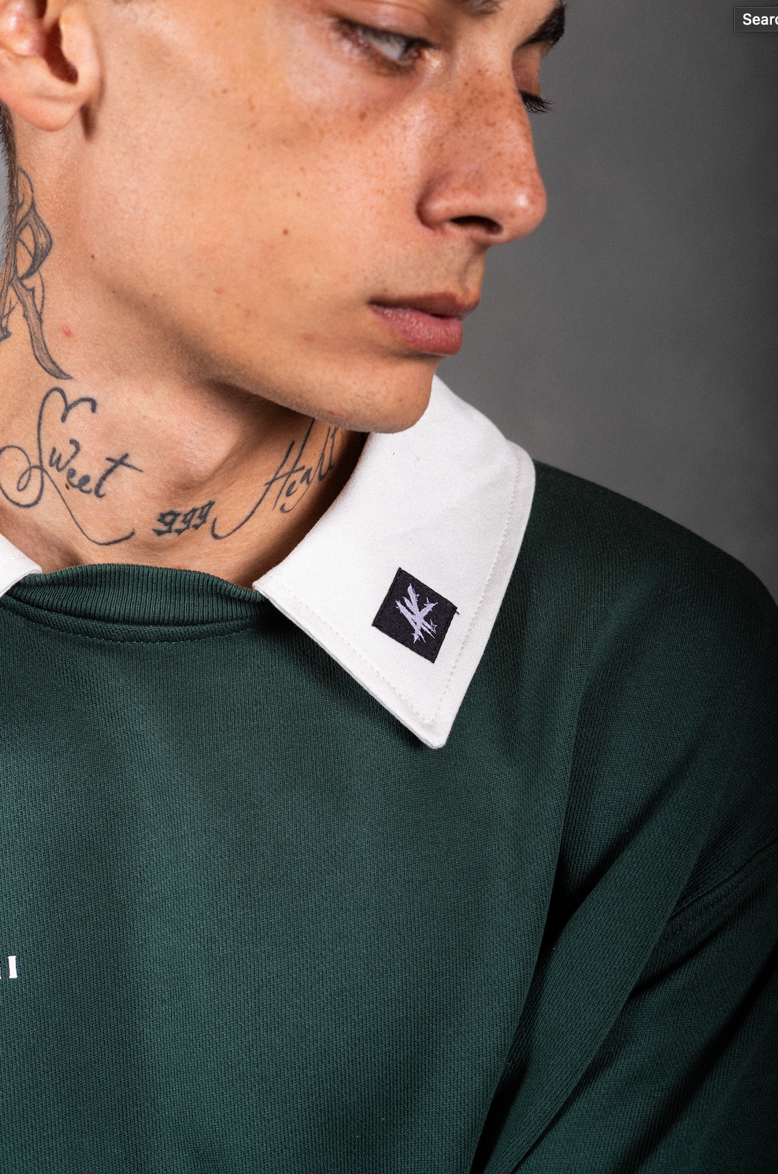 SIGNATURE COLLAR CREWNECK